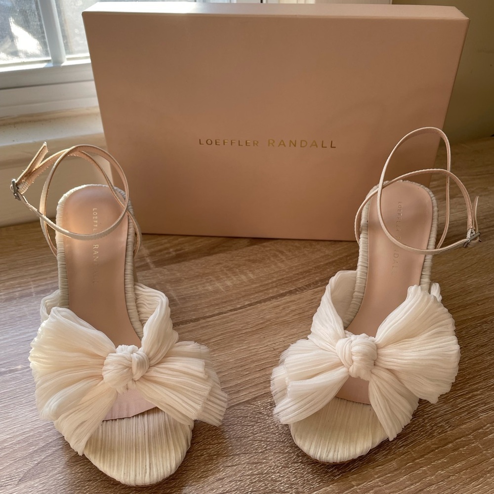 Loeffler Randall Camellia Pearl Pleated Bow Heel, size 7.5